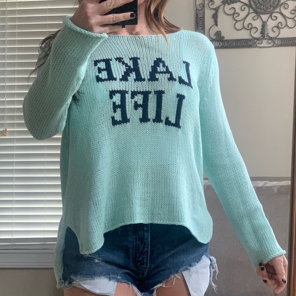 Wooden Ships sweater size small